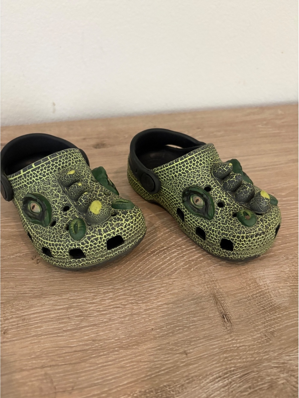 Crocs Classic I Am Scary Dino Clogs Toddler Boys Size 7C Green Black 211372-001